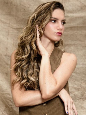 Clara Barros: Tudo Que Ainda Reluz